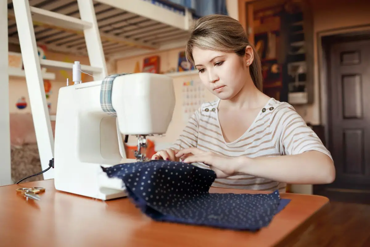 19 Best Tips For Sewing Knits With Serger And Sewing Machine